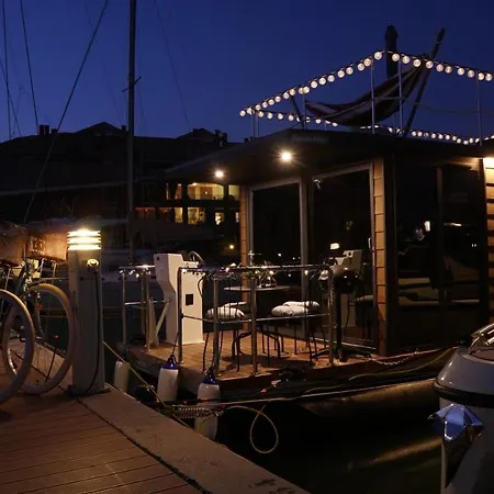 La Maison Bateau Sotogrande Båthotell