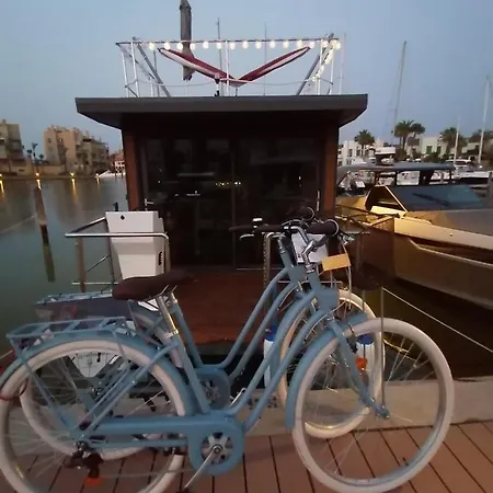 La Maison Bateau Sotogrande *
