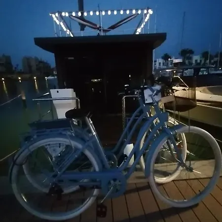 Botel La Maison Bateau Sotogrande *